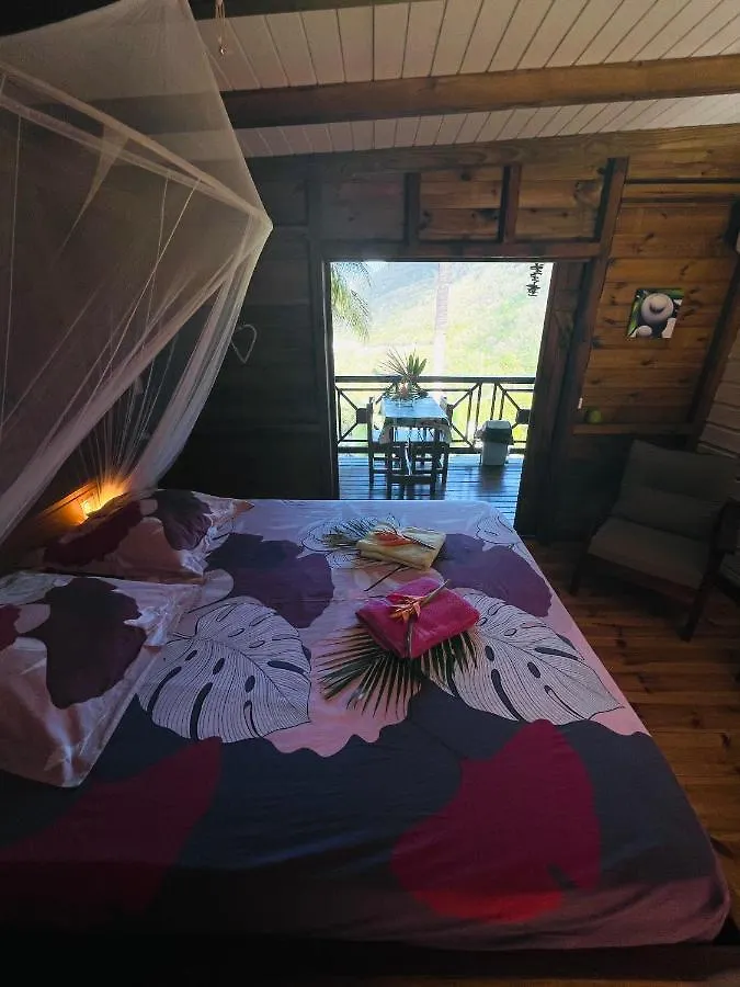 Gites Les Lodges Des Hauts De Deshaies Bed & Breakfast
