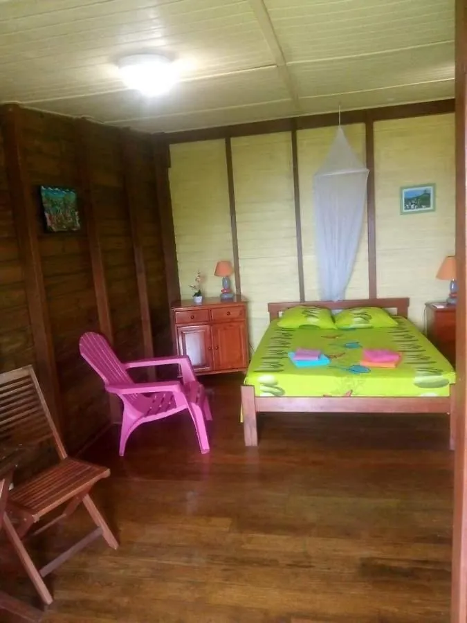 Gites Les Lodges Des Hauts De Deshaies Bed & Breakfast
